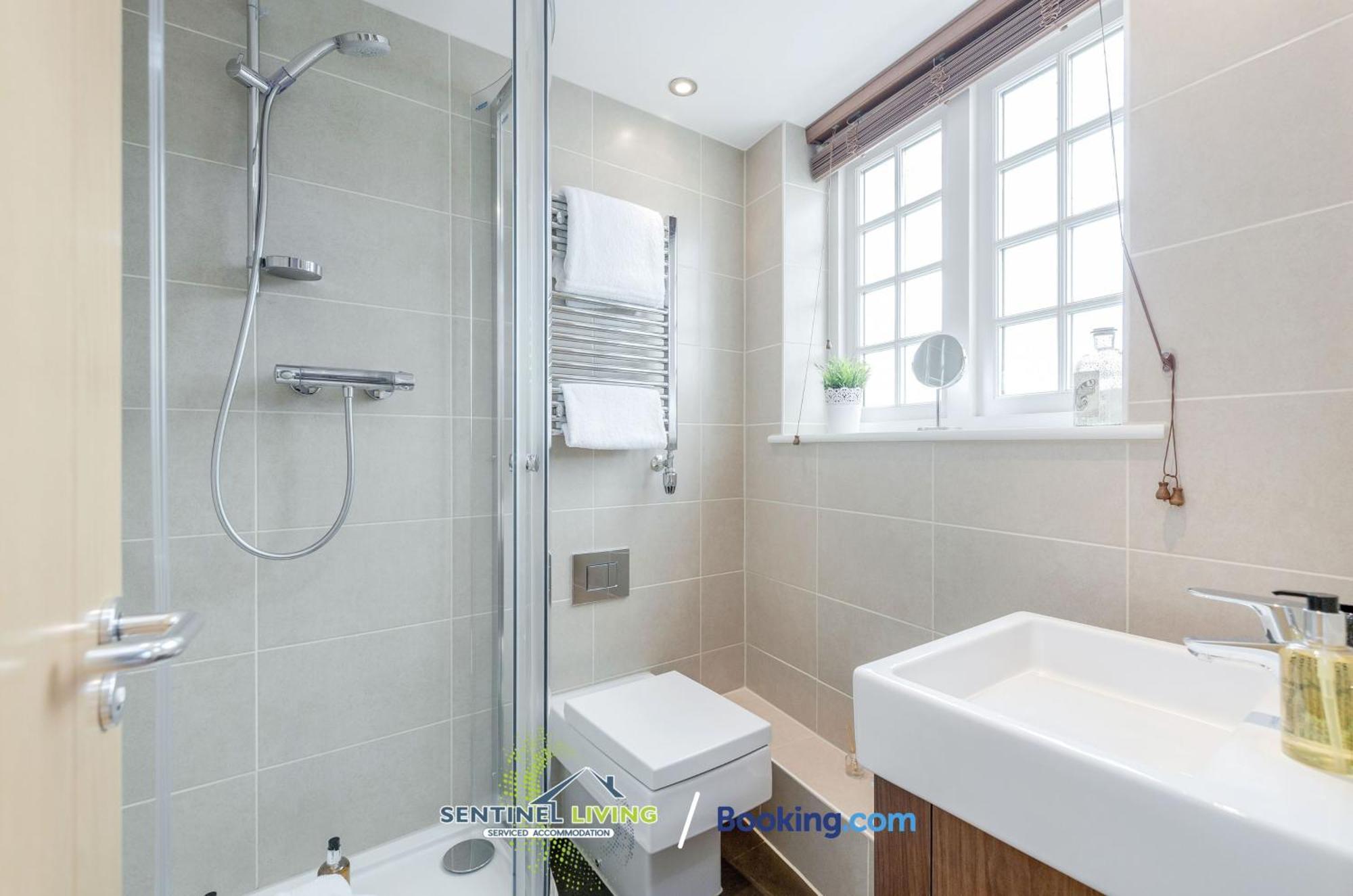 Windsor Flat 2 Bed By Sentinel Living With Free Wifi And Parking Appartement Buitenkant foto